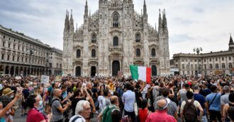 Copertina di No Green Pass, da Roma a Genova fino alle migliaia di persone di Milano: in piazza i manifestanti contro il lasciapassare vaccinale