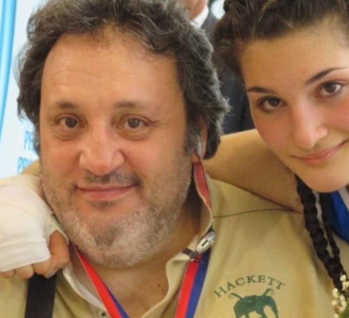 Angela Carini, lutto per la pugile tornata dalle Olimpiadi: è morto il papà. Lei: “Addio al mio grande eroe”