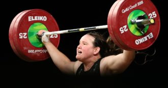 Copertina di Laurel Hubbard, la pesista neozelandese in gara a Tokyo: è la prima donna transessuale a partecipare alle Olimpiadi