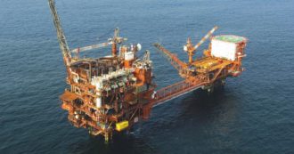 Copertina di Big oil: il trattato ingabbia-Stati, L’Italia può perdere 275 milioni