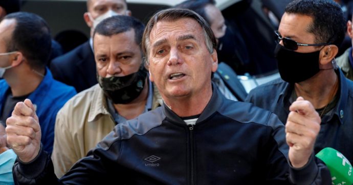 Copertina di Bolsonaro è pronto per il voto Prevede brogli, come nel 2014