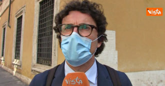 Copertina di Reddito di cittadinanza, Toninelli: “Referendum per cancellarlo? Renzi è la peggiore barzelletta del 2021, si dimostra antitaliano”