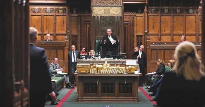 Copertina di Indagine sui parlamentari. Lobby, chi comanda a Londra