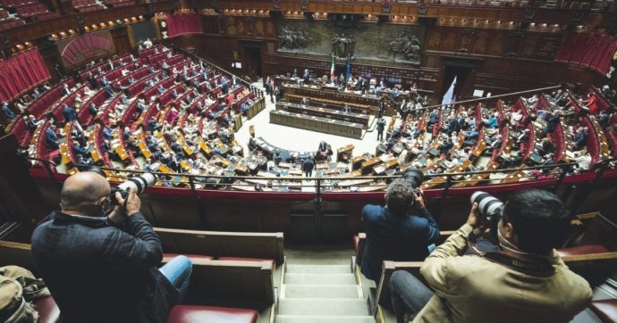 I mal di pancia M5S non si placano: oggi Bonafede spiega il sì