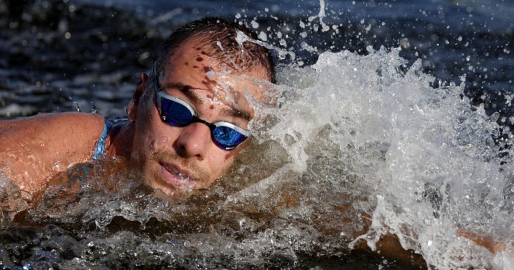 Gregorio Paltrinieri è infinito: medaglia di bronzo alle Olimpiadi nella 10 km di nuoto in acque libere. “La ricompensa dopo l’inferno”