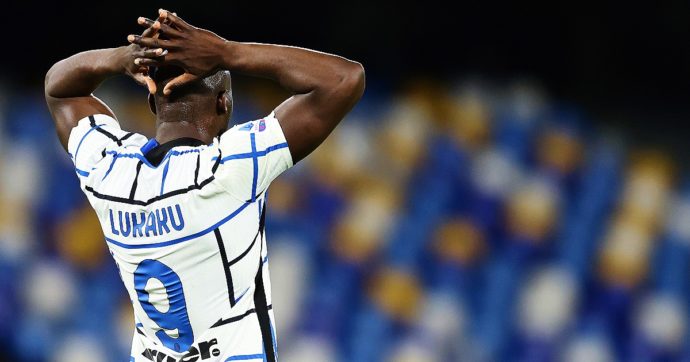 Inter, altro che ridimensionamento: viene giù tutto. Con l’addio di Lukaku, la società smonta la squadra scudetto. E si apre il caso Marotta