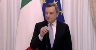 Copertina di “Condivido il concetto alla base del Reddito di cittadinanza”. Draghi blocca gli assalti dei partiti: “È presto per parlare di riforma”