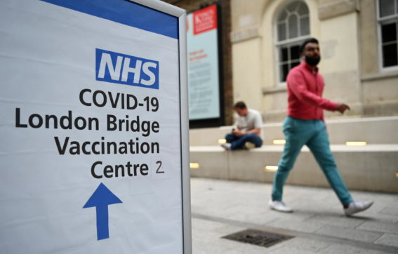Copertina di Nel Regno Unito meno contagi ma più morti, campagna per vaccinare i giovani