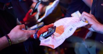 Copertina di “Io non ne so niente”. “Controlliamo a vista”. “L’app non funziona”