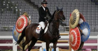 Copertina di Tokyo, colpisce il cavallo della pentatleta: allenatrice tedesca squalificata