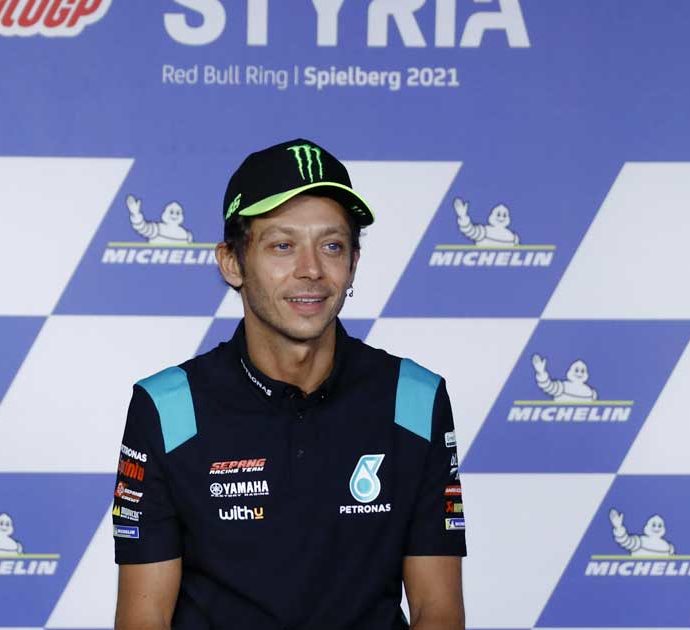 MotoGP, da Valentino Rossi un nuovo annuncio dopo il ritiro: diventerà papà. “La Franci è incinta! Aspettiamo una bambina”