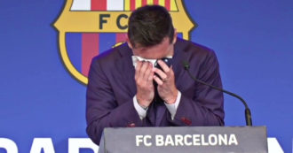 Copertina di Messi in lacrime fatica a iniziare la conferenza stampa d’addio al Barcellona – Video