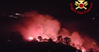 Copertina di Incendi, roghi dall’Emilia alla Sicilia. “Catastrofe in Aspromonte”. 800 interventi dei pompieri di 24 ore. Mobilitata la Protezione civile