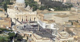 Copertina di Papa Francesco, a Milano intercettata busta con tre proiettili indirizzata al pontefice