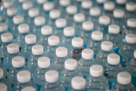 Copertina di Borracce: la nostra arma quotidiana contro le bottigliette di plastica, ma attenti ai materiali