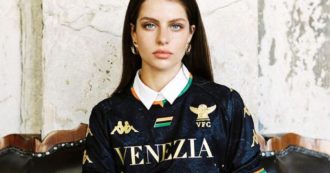 Copertina di Il calcio a Venezia, una questione identitaria mai davvero risolta: le polemiche sul colore delle maglie e la sfida Serie A