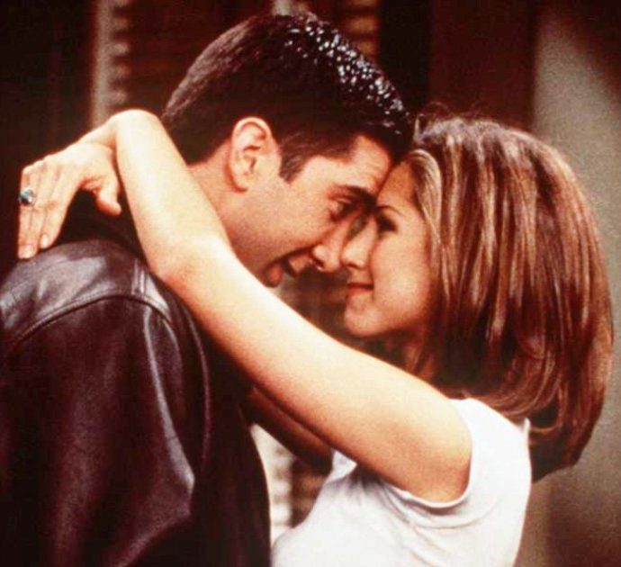 Jennifer Aniston e David Schwimmer, è amore tra Ross e Rachel di “Friends”: galeotta fu la reunion del cast