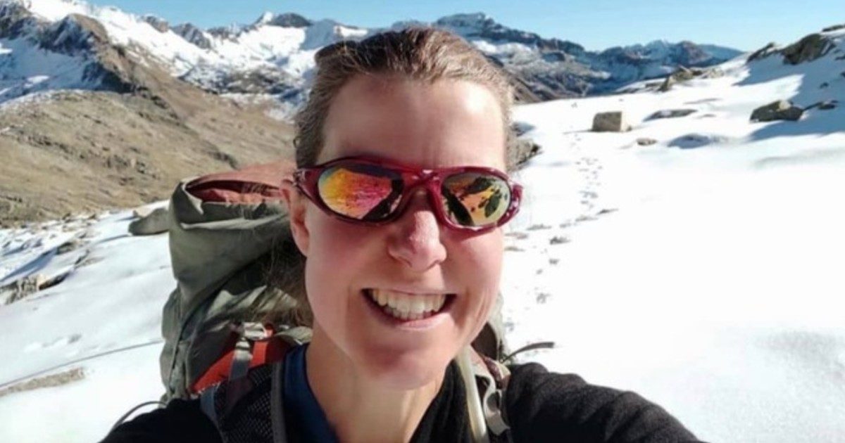 Esther Dingley, ritrovato il corpo senza vita dell’influencer scomparsa sui Pirenei: è stato il fidanzato a scoprirlo