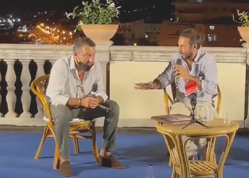 La Calabria brucia e Salvini confessa: “Sintonia con Renzi”