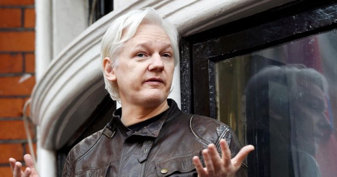 La richiesta di estradizione per Assange è una intimidazione al giornalismo d’inchiesta