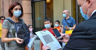 Copertina di Green pass, svista del governo: la Ue non prevede revoche. Così chi si ammala continua ad averlo valido