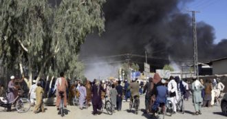Copertina di I talebani sono a Kabul, è la resa dell’Occidente: il presidente in fuga, “sarà proclamato l’Emirato Islamico”. Esplosioni nella capitale, evacuazioni Usa e Ue