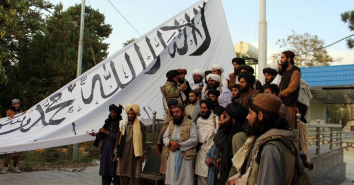 Afghanistan, Talebani hanno arrestato un importante leader religioso: capo del Consiglio degli Ulema, aveva criticato la guerra nel Paese