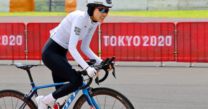 Masomah Ali Zada, la ciclista fuggita due volte dall’Afghanistan per arrivare alle Olimpiadi di Tokyo