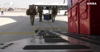 Copertina di Afghanistan, anche le truppe inglesi a Kabul per evacuare i britannici e i diplomatici: l’arrivo della Royal Air Force – Video