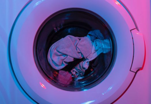 Copertina di Basse temperature ed ecodetersivi: nella lavatrice i panni sporchi si lavano in comune