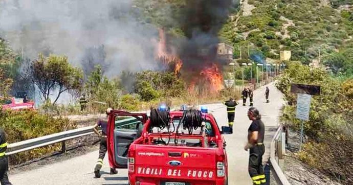 Incendi in Calabria, 78enne trovato morto nel suo terreno: è la quinta vittima delle fiamme