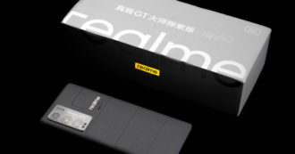 Copertina di Realme GT Master Explorer, lo smartphone che non vi lascerà mai senza batteria