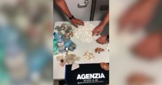Copertina di Ladri di sabbia e conchiglie dalle spiagge, sequestrati quasi 3 chili all’aeroporto di Alghero