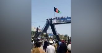 Copertina di Afghanistan, proteste contro i talebani a Khost: spari sui manifestanti che avevano issato la bandiera nazionale