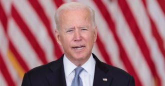 Copertina di Biden fa il Trump e spiazza l’Europa. Draghi lo sostiene