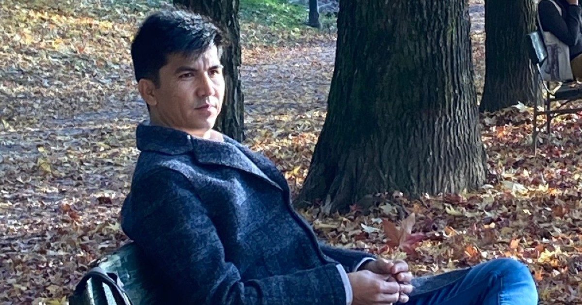 “Occidente, non fidarti dei talebani: i giovani hanno studiato, saranno loro a sconfiggerli”. Parla Enaiatollah, fuggito dall’Afghanistan a 10 anni: la sua storia è diventata un best-seller in libreria