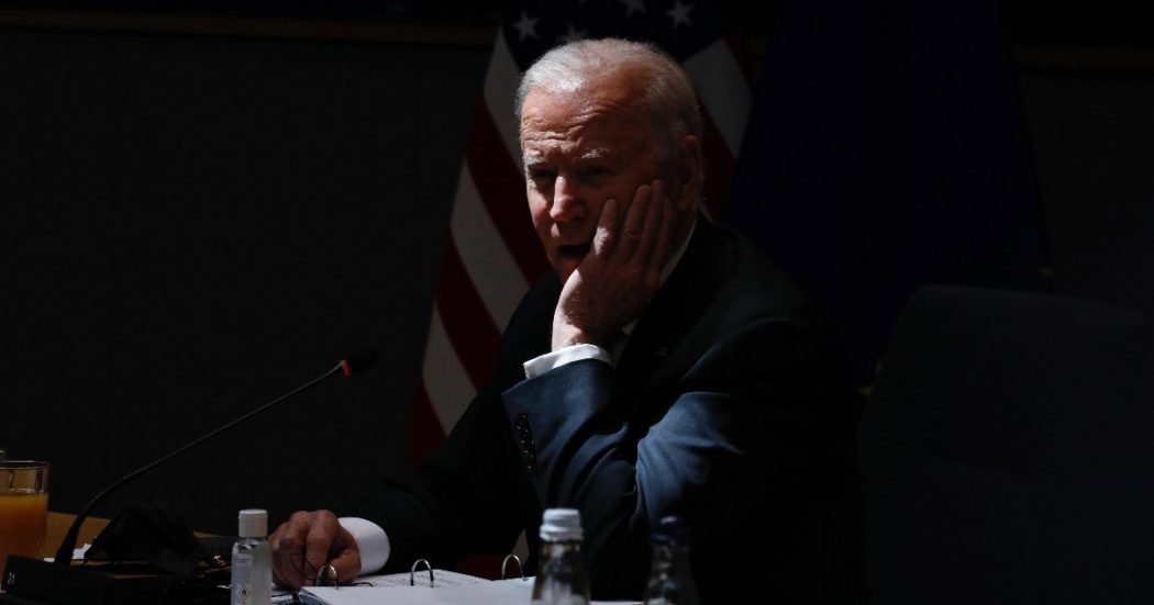 I sondaggi a picco, lo scontro coi servizi e gli attacchi dei Repubblicani: la scommessa (persa) di Biden sull’Afghanistan ora può diventare un boomerang