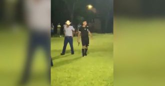 Copertina di Honduras, pubblico e giocatori contestano l’arbitro: lui tira fuori la pistola e spara a terra