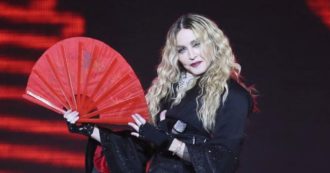 Copertina di Madonna parla per la prima volta dopo il ricovero in terapia intensiva: “Sono sulla via del recupero, grazie per tutto il vostro amore”