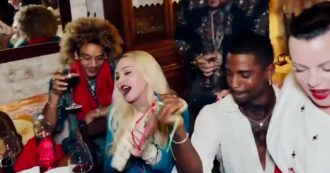Copertina di Madonna canta e balla ‘Bella ciao’ in un ristorante di Ostuni