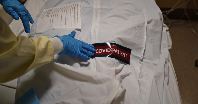 Covid, una infettivologa scrive al Los Angeles Times: “Sto esaurendo la mia compassione per i non vaccinati”