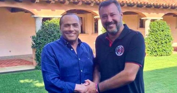 Salvini posta una foto con Berlusconi a Villa Certosa: intesa per “costruire una federazione”