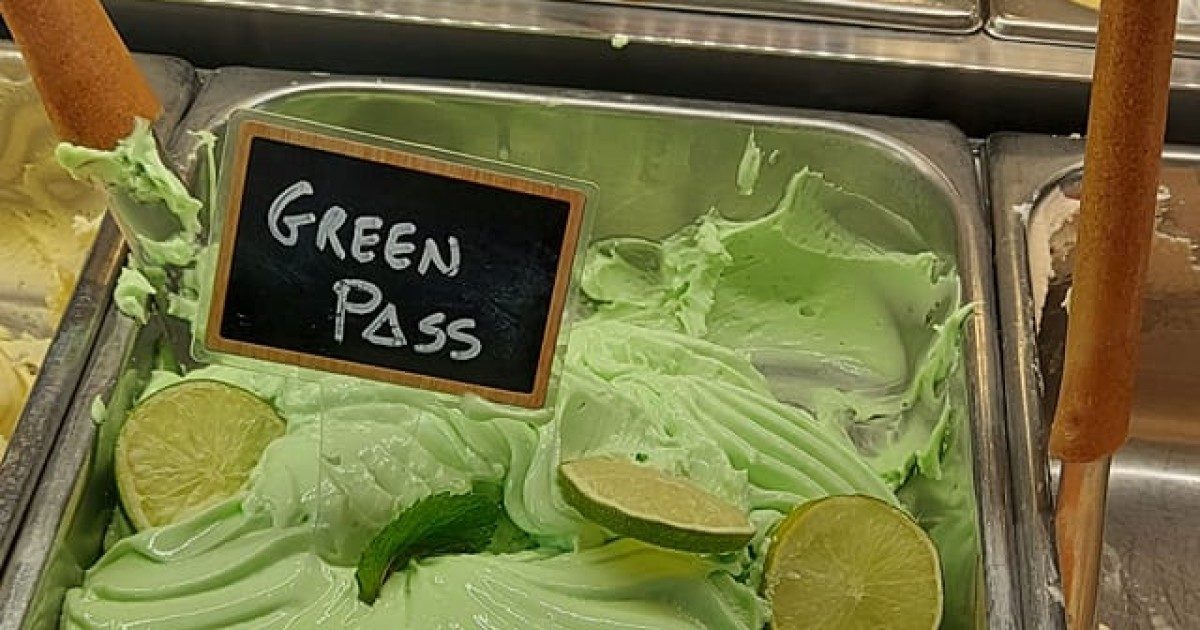 Il Green pass diventa un gelato dal sapore estivo. E il gusto legato alla pandemia va subito a ruba