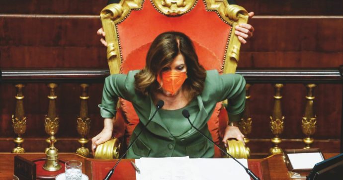 Tutta cene, voli e bodyguard. E per il Colle spera in Renzi