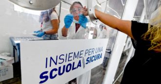 Copertina di Le 187 mila minacce “no vax” sulla scuola che vuole riaprire