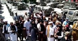 Afganistán y los talibanes se apoderan del arsenal estadounidense: en un video, hombres armados que llevan vehículos blindados estadounidenses