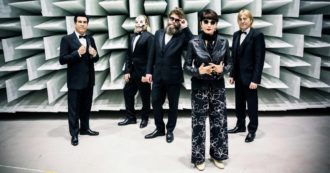 Copertina di “Extraliscio”: la biografia di un Paese tarantolato