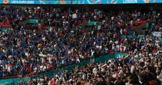 Copertina di Migliaia di contagi Covid alla finale degli Europei di calcio a Wembley: “Evento super-diffusore”. Lo studio inglese