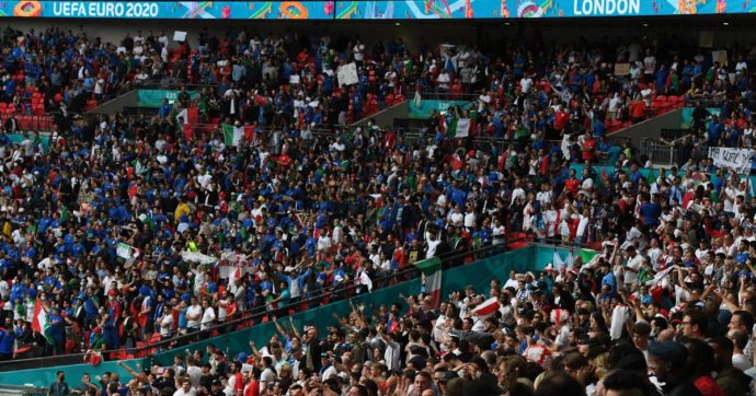 Migliaia di contagi Covid alla finale degli Europei di calcio a Wembley: “Evento super-diffusore”. Lo studio inglese