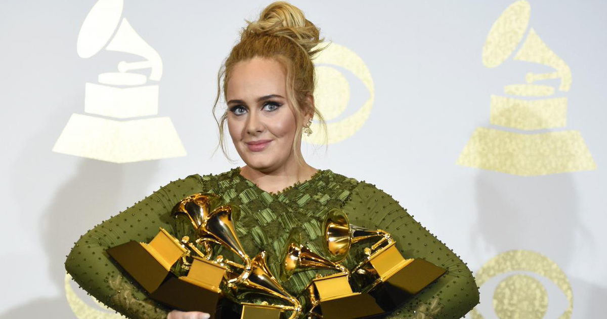 Adele chiede un prestito record da 38 milioni per comprare l’ex villa di Sylvester Stallone a Beverly Hills